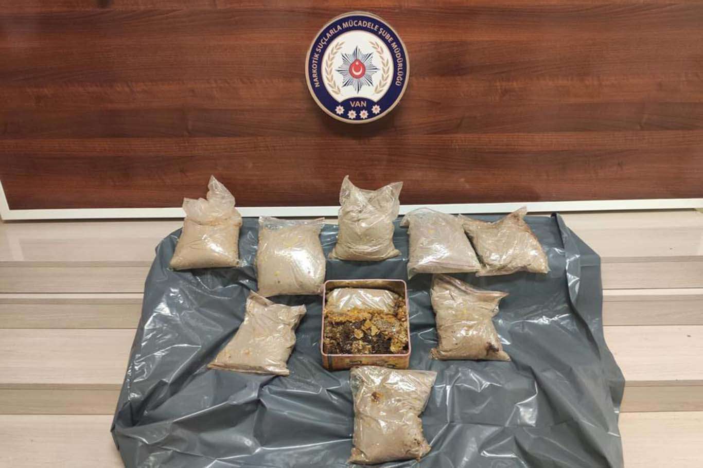 Bal kutularından 9 kilo uyuşturucu çıktı
